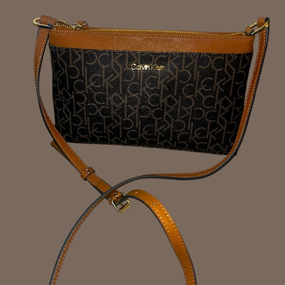 *new* Calvin Klein Monogram Crossbody Bag - Picture 1 of 9